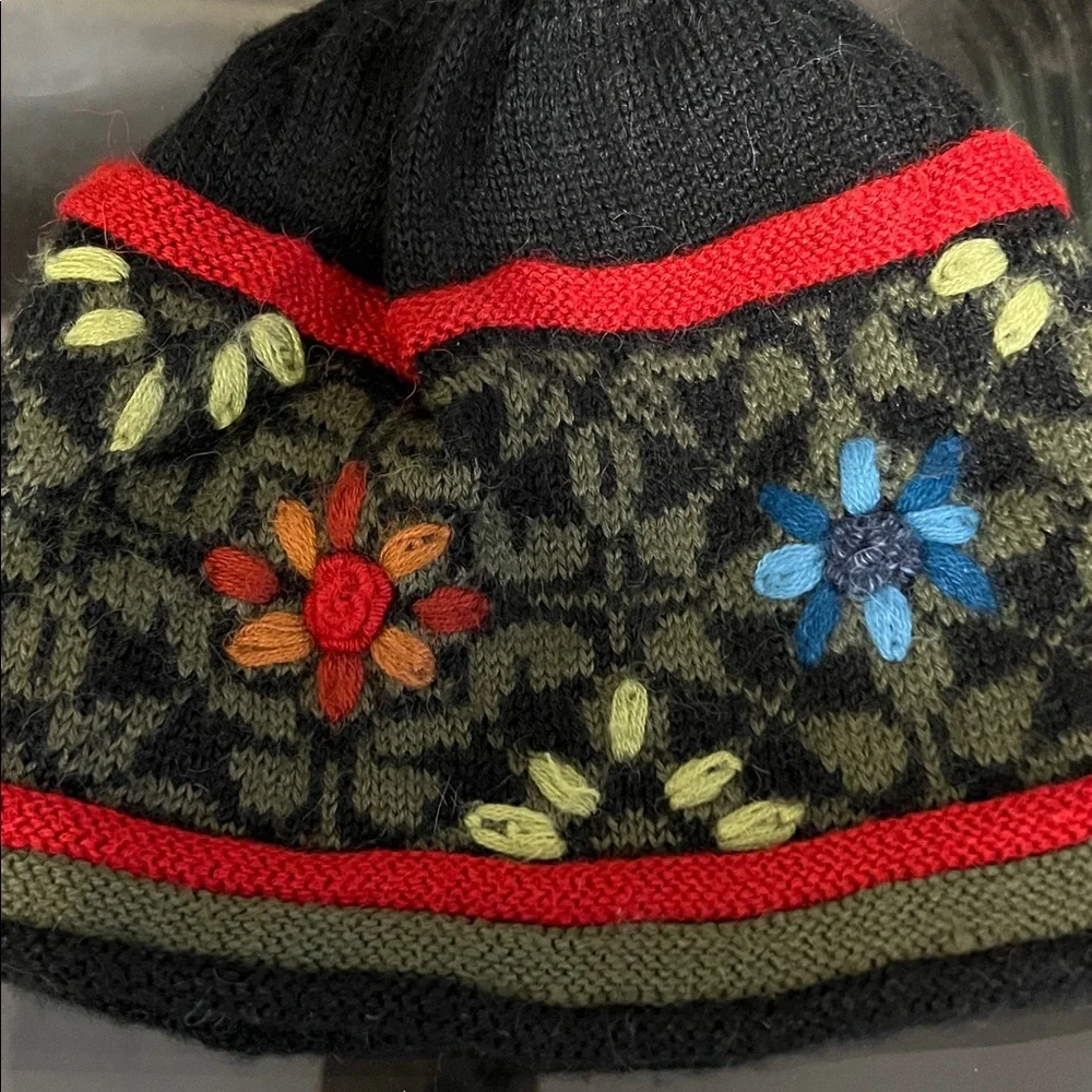 Colorful Knit Beanie with Floral Design Alpaca Woman’s